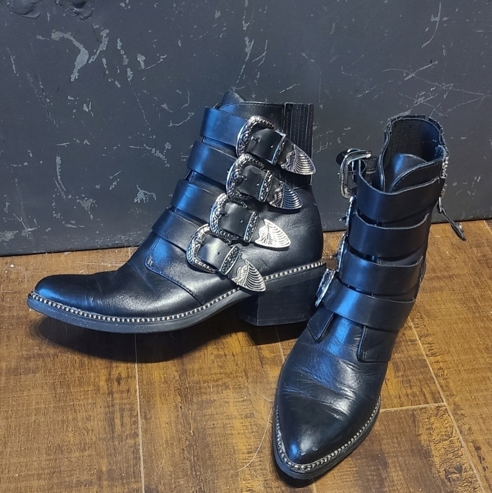 The Wishbone Collection Pointed Toe Leather Boots With Buckles